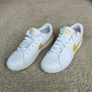 Nike Women’s Shoes - Size 6